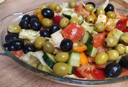 Фото шага рецепта Салат Греческий 188812 шаг 8  