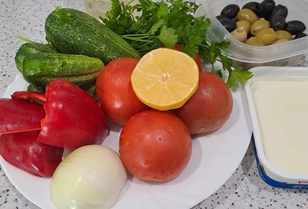 Фото шага рецепта Салат греческий 190330 шаг 1  