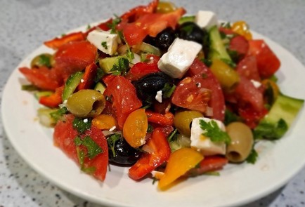 Фото шага рецепта Салат греческий 190330 шаг 10  