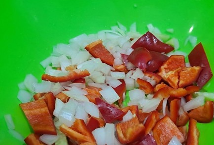 Фото шага рецепта Салат греческий 190330 шаг 2  