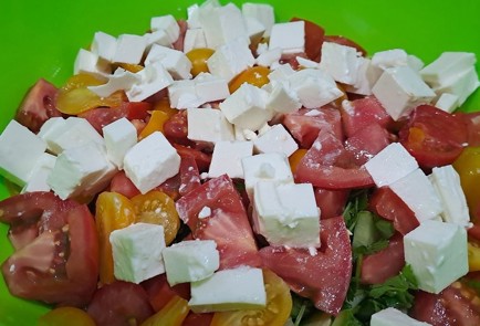 Фото шага рецепта Салат греческий 190330 шаг 6  