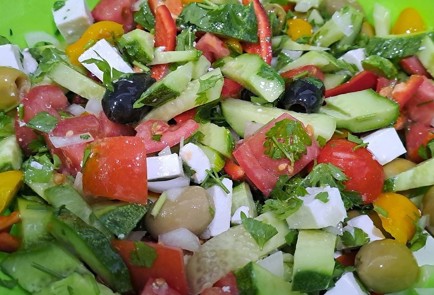 Фото шага рецепта Салат греческий 190330 шаг 9  