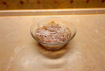 Фото шага рецепта Салат из кальмаров и яблок 187926 шаг 2  