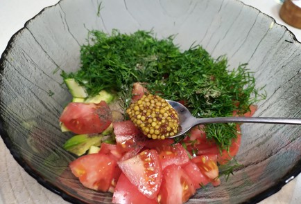 Фото шага рецепта Салат из авокадо и помидоров 190897 шаг 8  