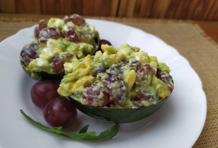 Фото шага рецепта Салат из авокадо и винограда 188873 шаг 10  