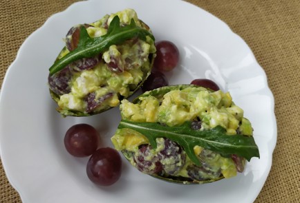 Фото шага рецепта Салат из авокадо и винограда 188873 шаг 11  