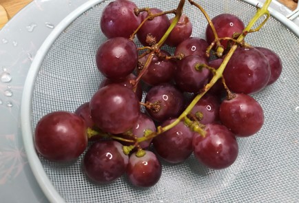 Фото шага рецепта Салат из авокадо и винограда 188873 шаг 4  