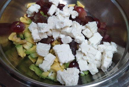 Фото шага рецепта Салат из авокадо и винограда 188873 шаг 7  