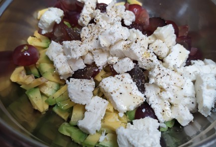 Фото шага рецепта Салат из авокадо и винограда 188873 шаг 8  