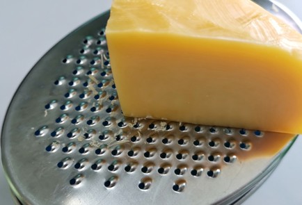 Фото шага рецепта Салат из авокадо с сыром и шафраном 152491 шаг 1  