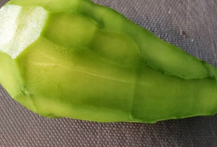 Фото шага рецепта Салат из авокадо с сыром и шафраном 152491 шаг 2  