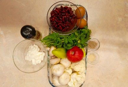 Фото шага рецепта Салат из цветной капусты с шампиньонами и фасолью 187001 шаг 1  