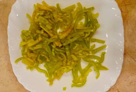 Фото шага рецепта Салат из цветной капусты с шампиньонами и фасолью 187001 шаг 2  