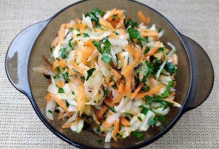 Фото шага рецепта Салат из дайкона 188025 шаг 10  