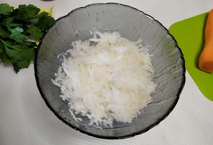 Фото шага рецепта Салат из дайкона 188025 шаг 2  