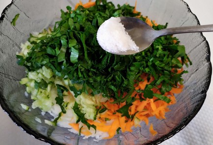 Фото шага рецепта Салат из дайкона 188025 шаг 7  