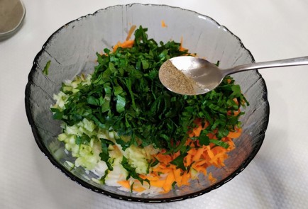 Фото шага рецепта Салат из дайкона 188025 шаг 8  