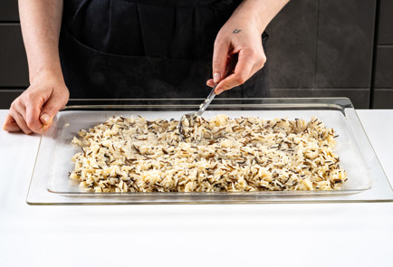 Фото шага рецепта Салат из дикого риса с цветной капустой 191187 шаг 2  