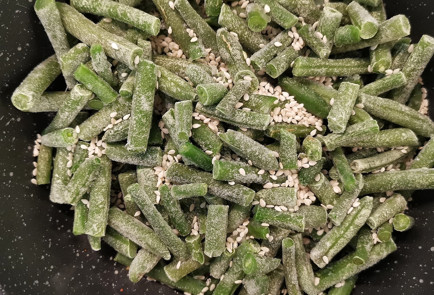 Фото шага рецепта Салат из фасоли пофранцузски 151774 шаг 4