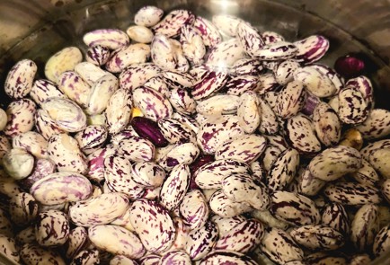 Фото шага рецепта Салат из фасоли с луком 188818 шаг 1  