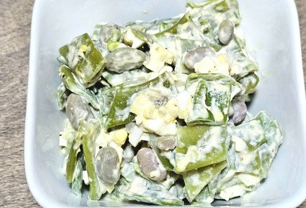 Фото шага рецепта Салат из фасоли с яйцом 188819 шаг 10  