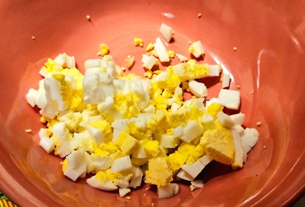 Фото шага рецепта Салат из фасоли с яйцом 188819 шаг 3  