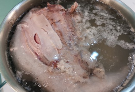 Фото шага рецепта Салат из говяжьего языка 176182 шаг 1  