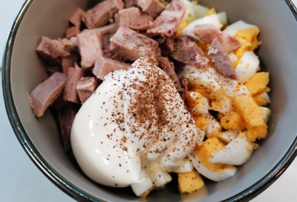 Фото шага рецепта Салат из говяжьего языка 176182 шаг 12  