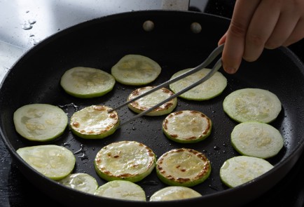 Фото шага рецепта Салат из кабачков на зиму 139905 шаг 3  