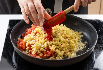 Фото шага рецепта Салат из кабачков на зиму 139905 шаг 4  