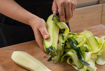 Фото шага рецепта Салат из кабачков 174481 шаг 2  