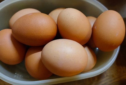 Фото шага рецепта Салат из кальмаров с жареным луком 175286 шаг 2  