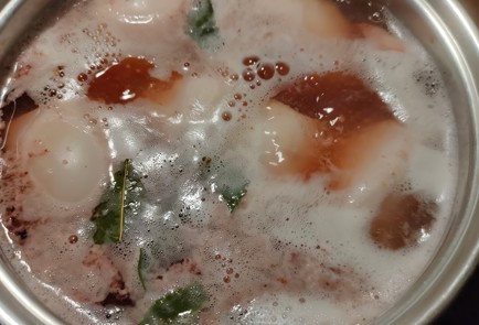 Фото шага рецепта Салат из кальмаров с жареным луком 175286 шаг 4  