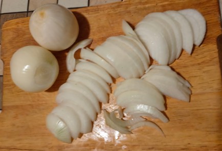 Фото шага рецепта Салат из кальмаров с жареным луком 175286 шаг 6  