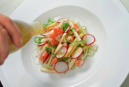 Фото шага рецепта Салат из капусты с креветками 30367 шаг 4  