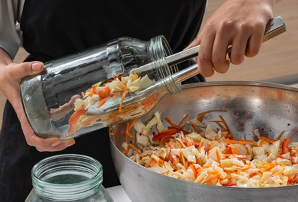 Фото шага рецепта Салат из капусты на зиму 174404 шаг 10  