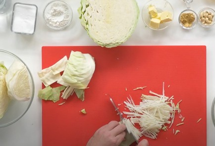 Фото шага рецепта Салат из капусты с аджикой орехами и молодым сыром 151580 шаг 2  