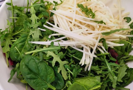 Фото шага рецепта Салат из кольраби 175618 шаг 2  