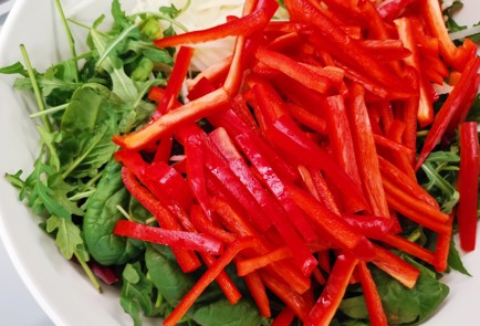 Фото шага рецепта Салат из кольраби 175618 шаг 8  