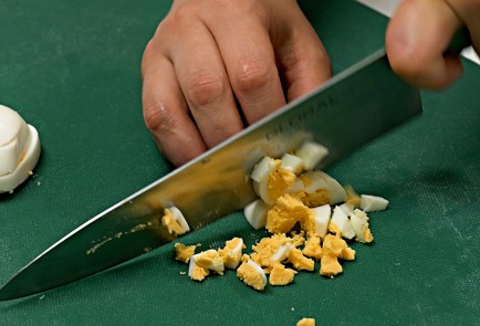 Фото шага рецепта Салат из крабовых палочек 22562 шаг 2