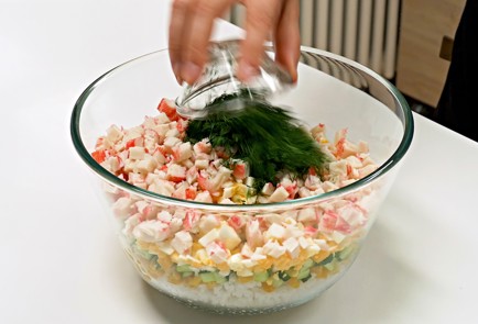 Фото шага рецепта Салат из крабовых палочек 22562 шаг 3