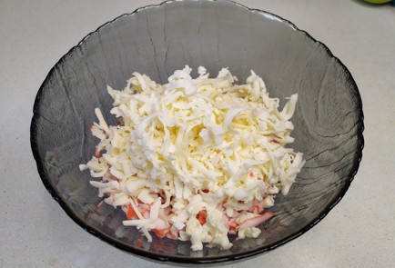 Фото шага рецепта Закуска из крабовых палочек 191018 шаг 2