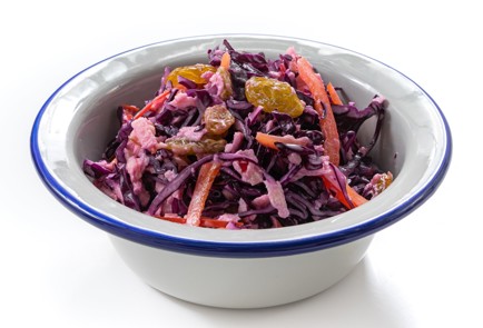 Фото шага рецепта Салат из красной капусты с яблоками и изюмом 174825 шаг 10  