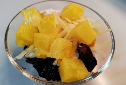 Фото шага рецепта Салат из курицы с ананасами грибами и сыром 46944 шаг 4  