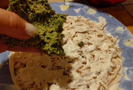 Фото шага рецепта Салат из курицы грецких орехов и зелени с гранатом 175280 шаг 14  