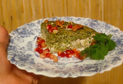 Фото шага рецепта Салат из курицы грецких орехов и зелени с гранатом 175280 шаг 20  