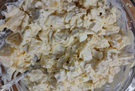 Фото шага рецепта Салат из курицы с ананасом и сыром 175133 шаг 16  