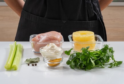 Фото шага рецепта Салат из курицы с ананасом 175238 шаг 1  