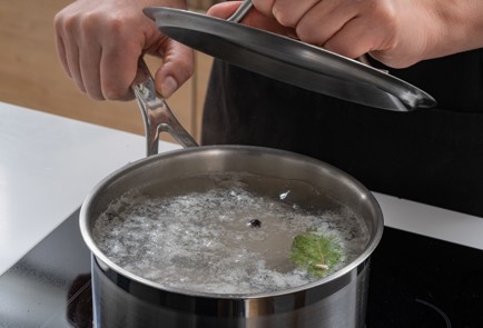 Фото шага рецепта Салат из курицы с ананасом 175238 шаг 3  