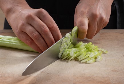 Фото шага рецепта Салат из курицы с ананасом 175238 шаг 6  